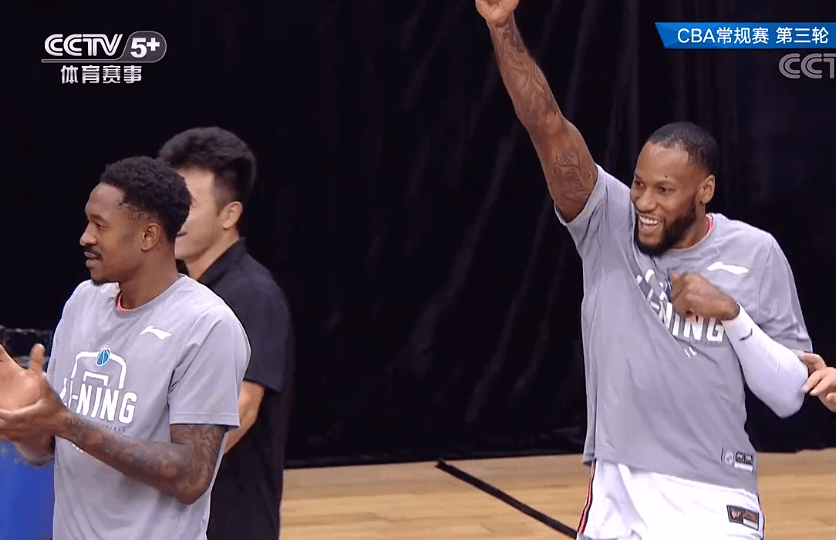 开云体育- 网球锦标赛上演强强对话，川蜀犀牛队大胜齐鲁飞鹰队，战术调整见效；主场山呼海啸