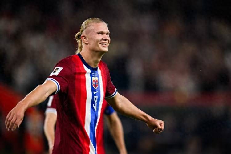 开云体育-哈兰德在中国队比赛中出色发挥，比赛局势复杂引发热议！全场沸腾不已(哈兰德个人简历)