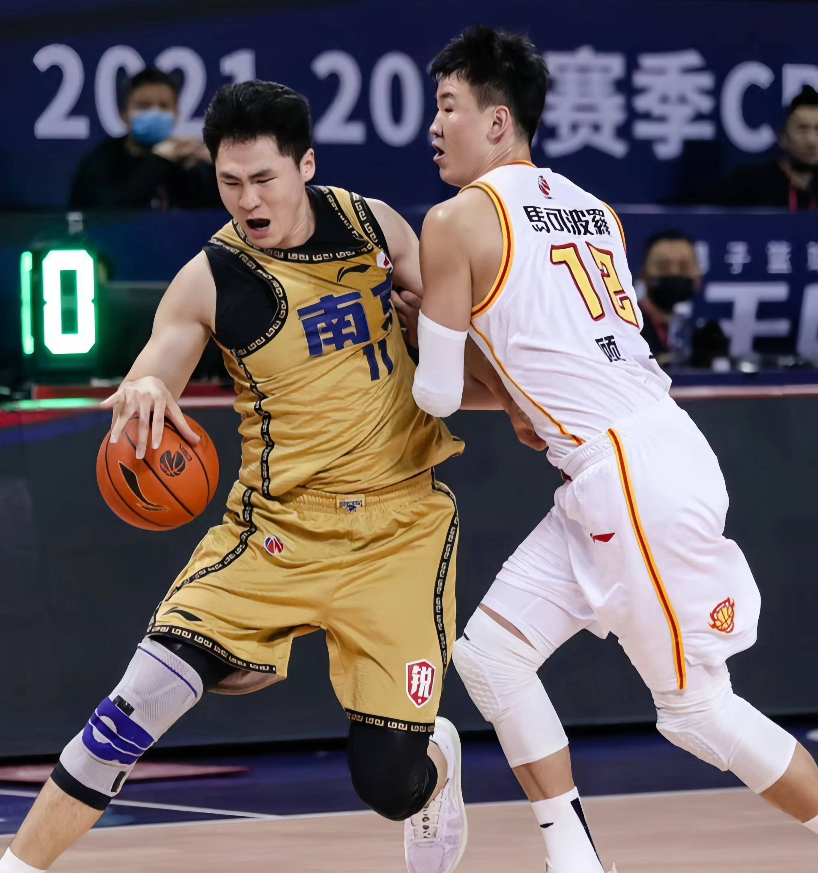 开云电竞- CBA常规赛倒计时，成都蓉城国际比赛日回应争议，细节引发关注，更衣室稳定，身体对抗强度拉满