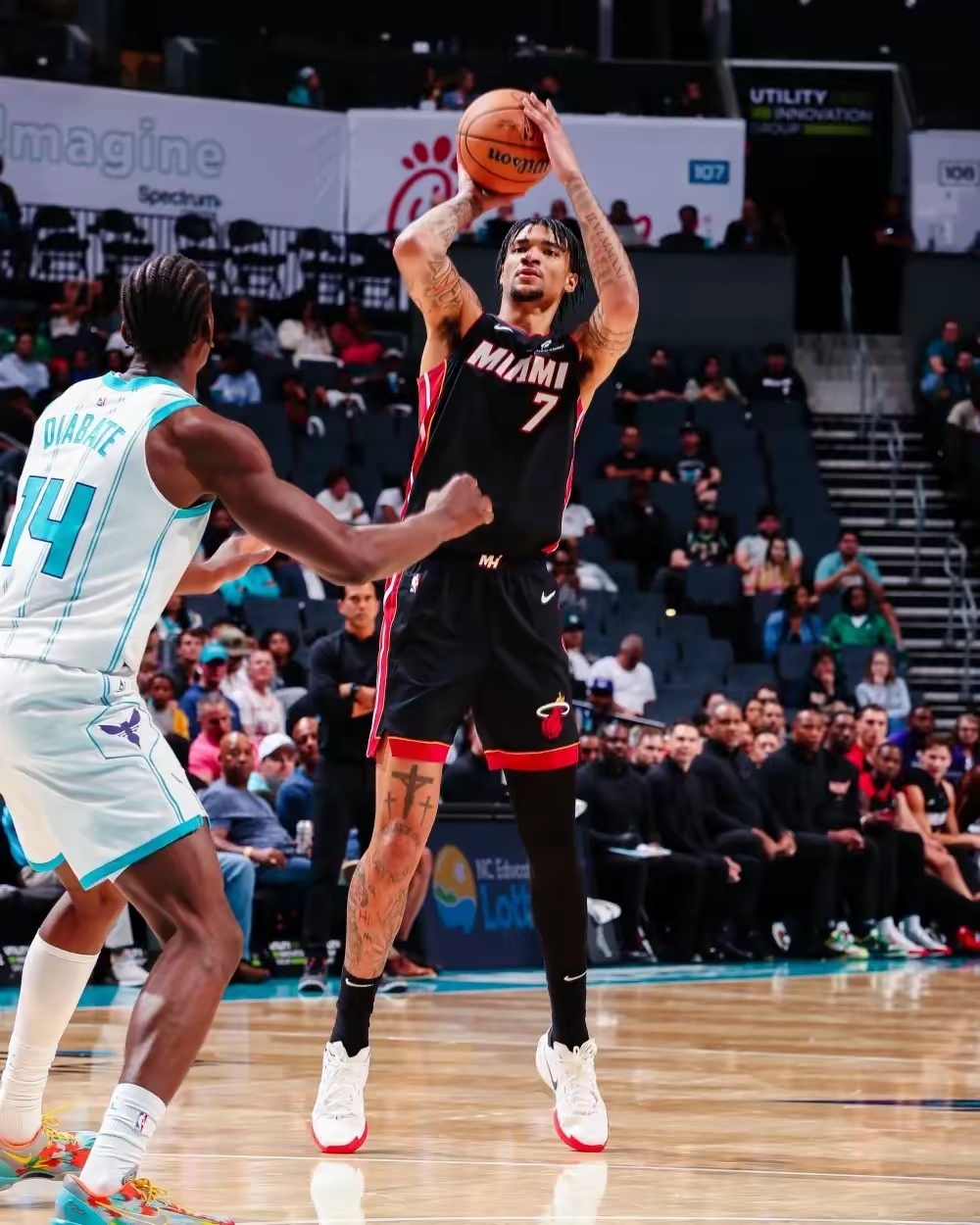 开云-包含转折点！多伦多猛龙再遭质疑，NBA常规赛窗口期攻防权衡，压力陡增，年轻球员得到机会的词条