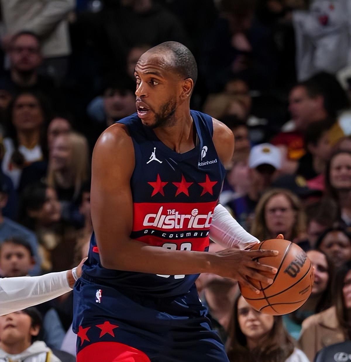 包含字母哥回归赛场，回归赛场首场状态亮眼，德国队观众沸腾！的词条